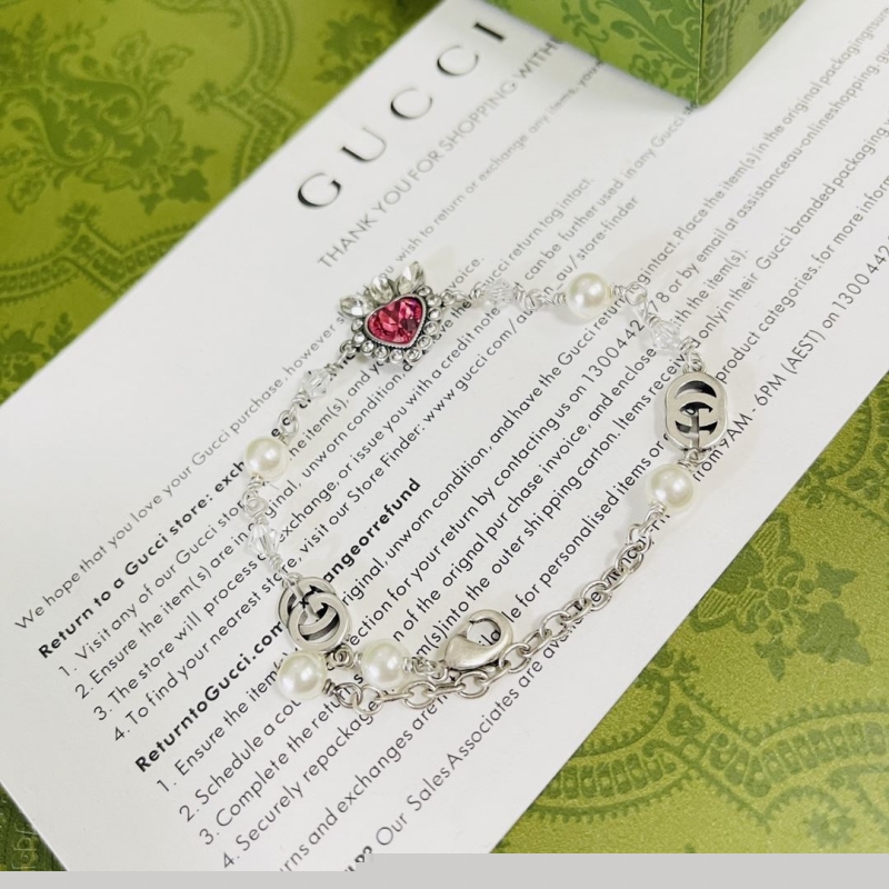 G*u*i bracelets